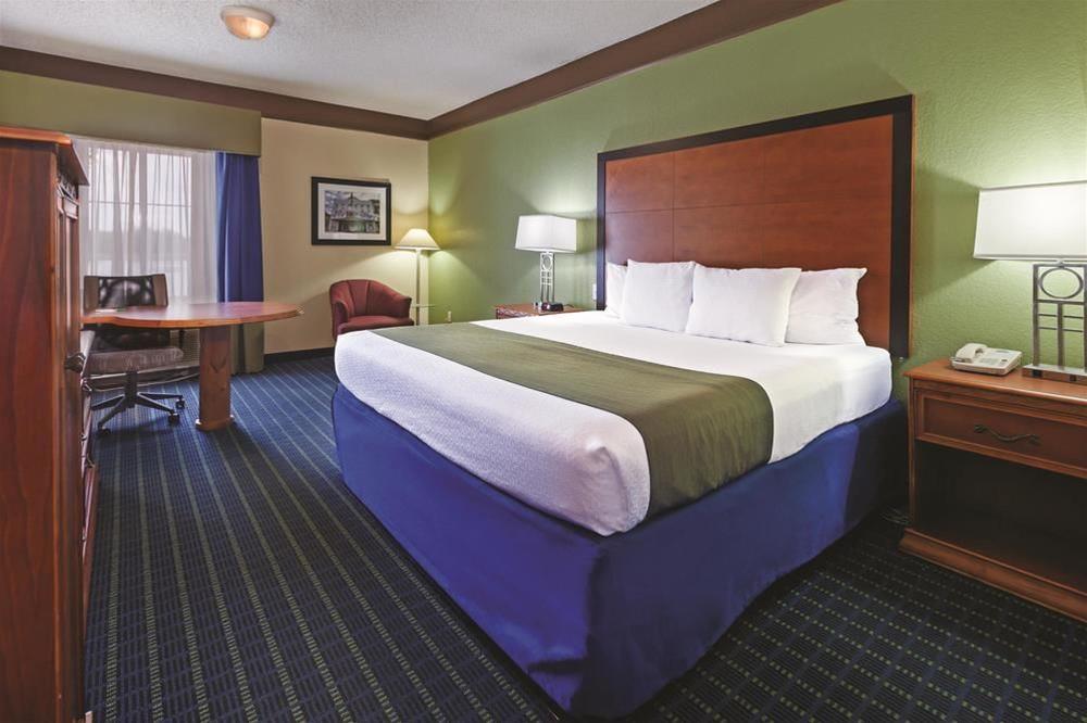 Comfort Inn & Suites Shawnee North Near I-40 Dış mekan fotoğraf